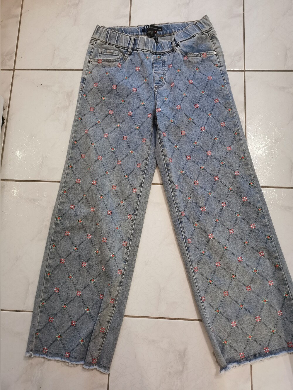 Women's Light Wash Embroidered Straight-Leg Jeans